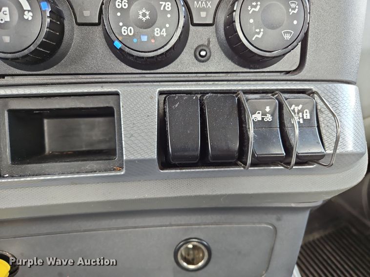 image for item OK9927 2020 Kenworth T680 semi truck