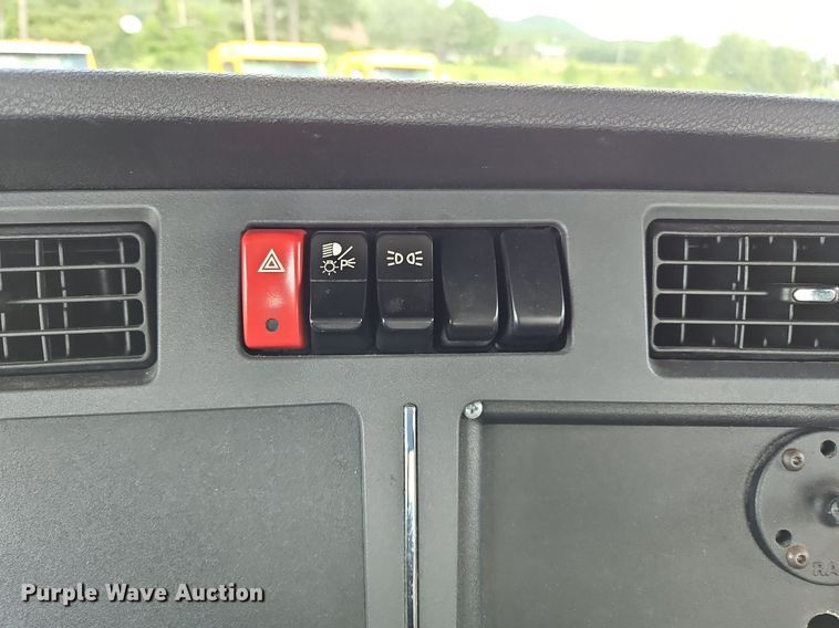 image for item OK9927 2020 Kenworth T680 semi truck