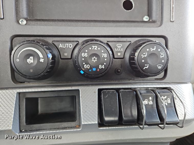 image for item OK9927 2020 Kenworth T680 semi truck