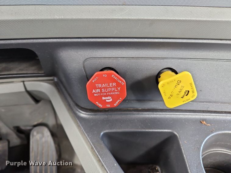 image for item OK9927 2020 Kenworth T680 semi truck