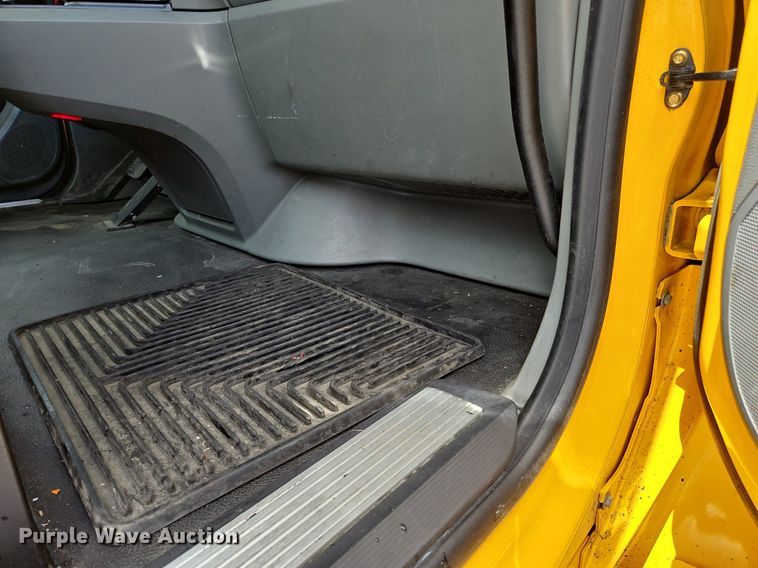 image for item OK9927 2020 Kenworth T680 semi truck