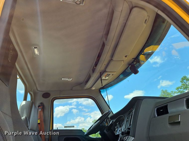 image for item OK9927 2020 Kenworth T680 semi truck