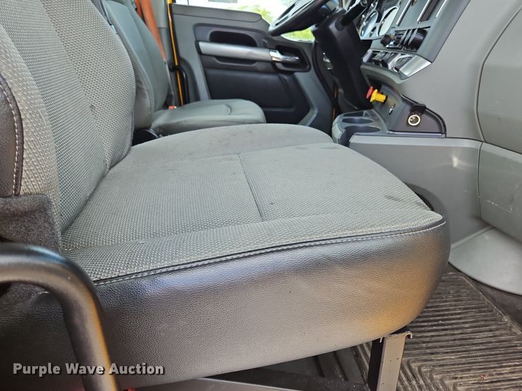 image for item OK9927 2020 Kenworth T680 semi truck