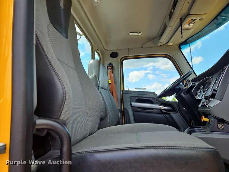 image for item OK9927 2020 Kenworth T680 semi truck