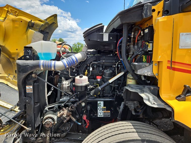 image for item OK9927 2020 Kenworth T680 semi truck