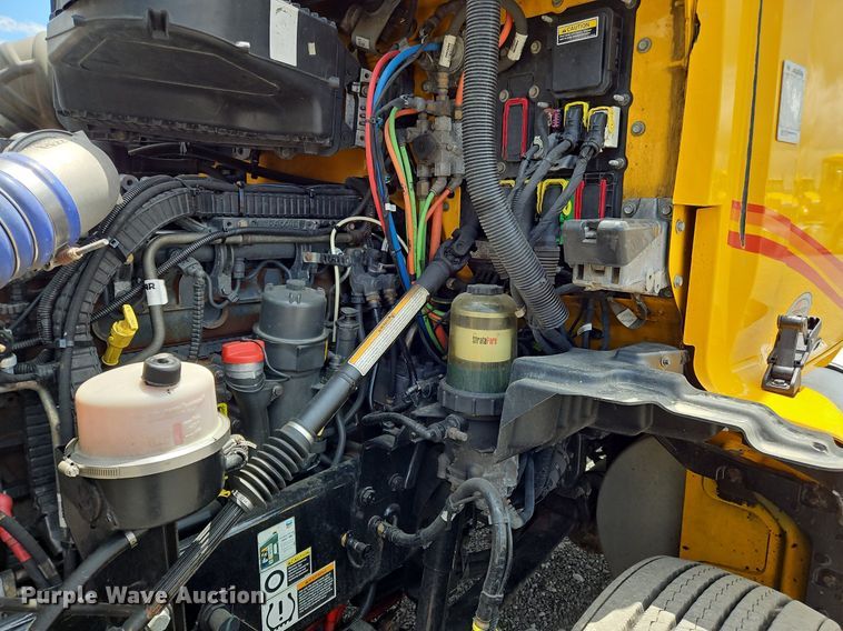 image for item OK9927 2020 Kenworth T680 semi truck