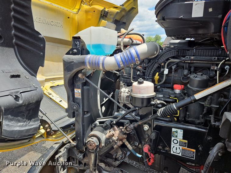 image for item OK9927 2020 Kenworth T680 semi truck