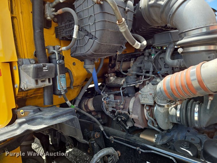 image for item OK9927 2020 Kenworth T680 semi truck