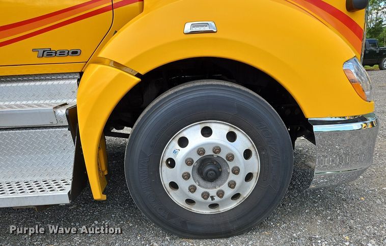 image for item OK9927 2020 Kenworth T680 semi truck