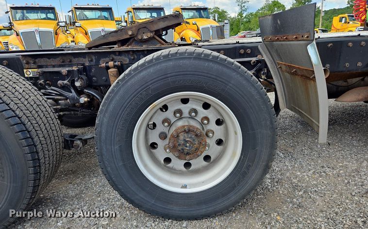 image for item OK9927 2020 Kenworth T680 semi truck