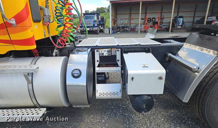 image for item OK9929 2019 Kenworth  T680 semi truck