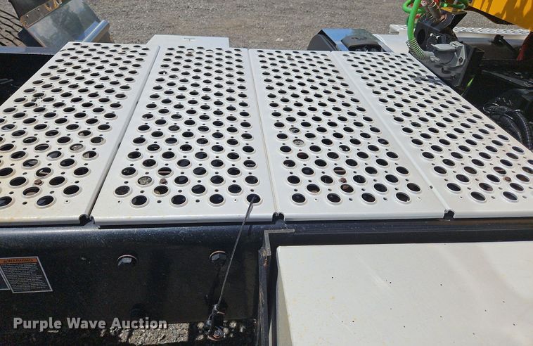 image for item OK9929 2019 Kenworth  T680 semi truck