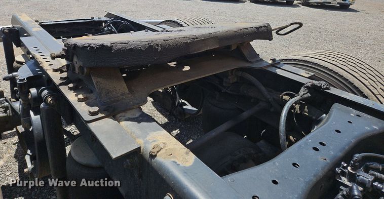 image for item OK9929 2019 Kenworth  T680 semi truck