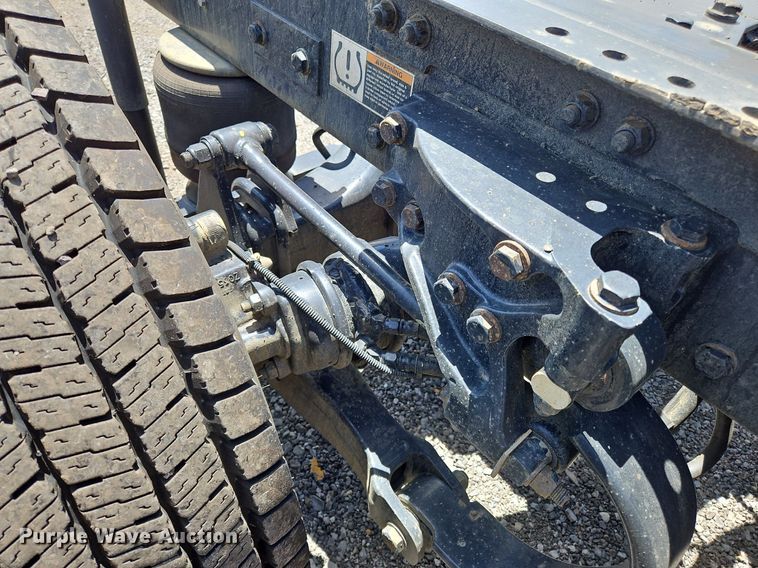 image for item OK9929 2019 Kenworth  T680 semi truck