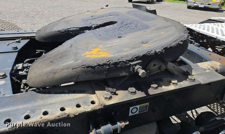 image for item OK9929 2019 Kenworth  T680 semi truck