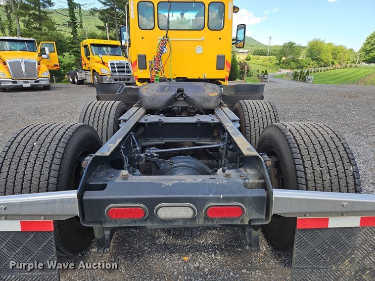 image for item OK9929 2019 Kenworth  T680 semi truck