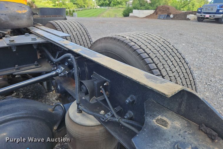 image for item OK9929 2019 Kenworth  T680 semi truck