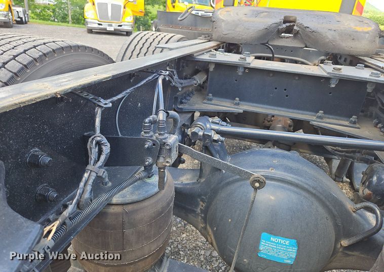 image for item OK9929 2019 Kenworth  T680 semi truck