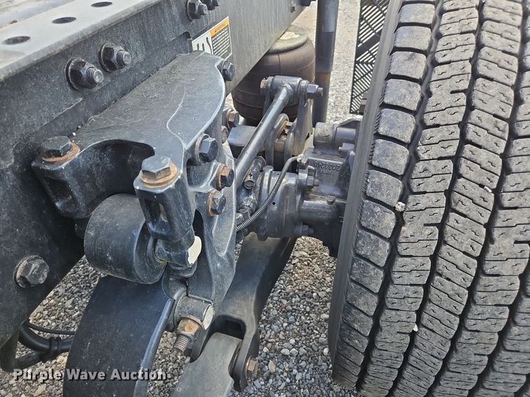 image for item OK9929 2019 Kenworth  T680 semi truck