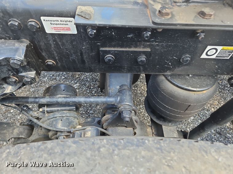 image for item OK9929 2019 Kenworth  T680 semi truck