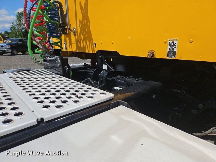 image for item OK9929 2019 Kenworth  T680 semi truck