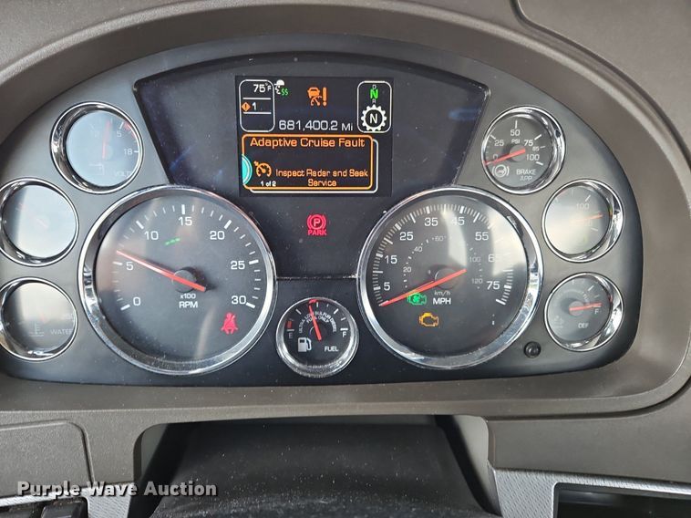 image for item OK9929 2019 Kenworth  T680 semi truck