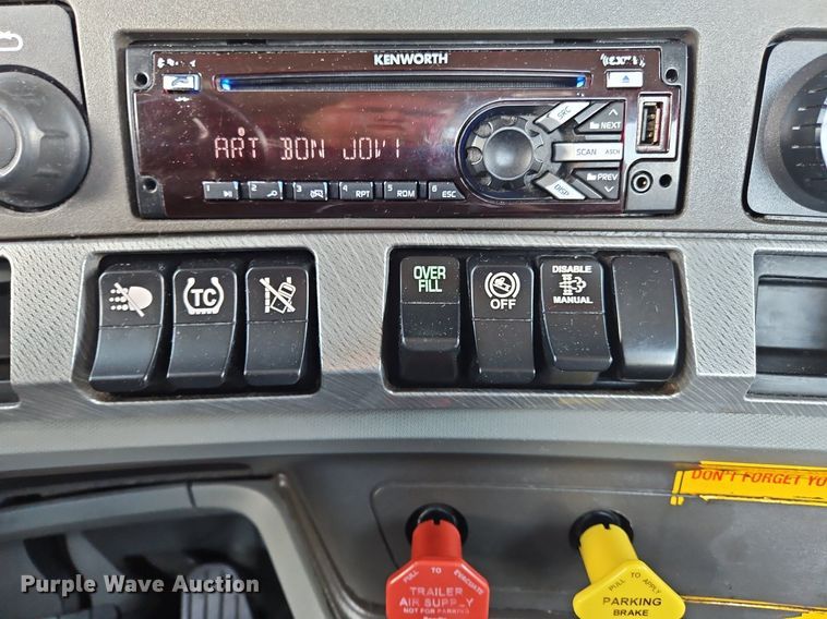 image for item OK9929 2019 Kenworth  T680 semi truck