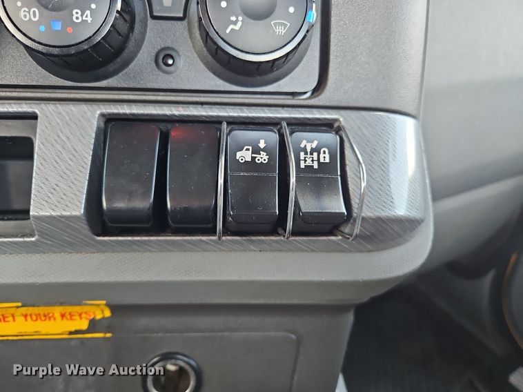 image for item OK9929 2019 Kenworth  T680 semi truck