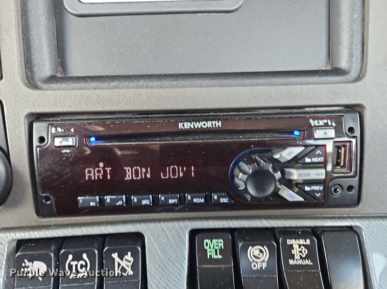 image for item OK9929 2019 Kenworth  T680 semi truck