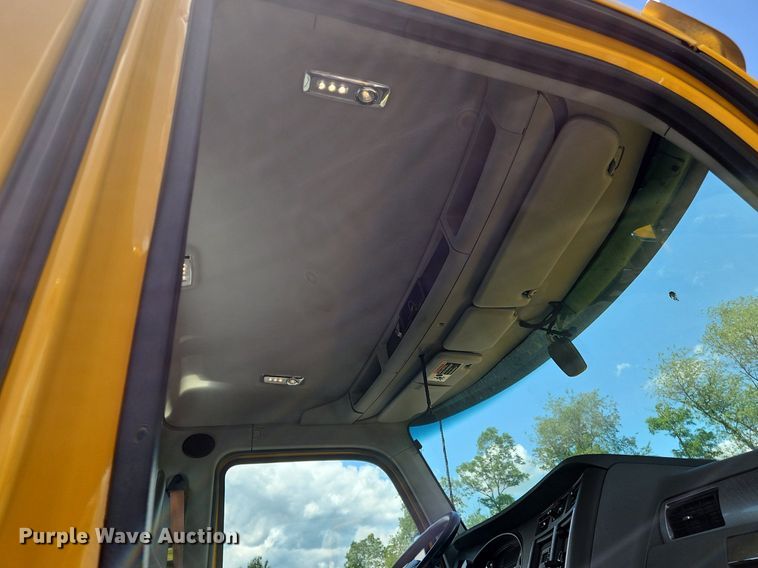 image for item OK9929 2019 Kenworth  T680 semi truck