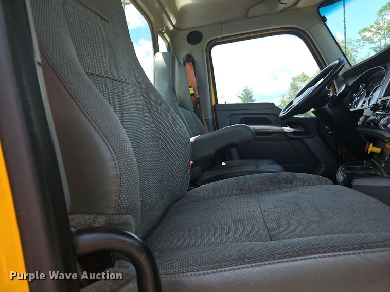 image for item OK9929 2019 Kenworth  T680 semi truck