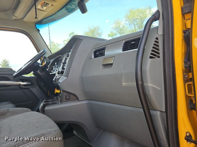 image for item OK9929 2019 Kenworth  T680 semi truck