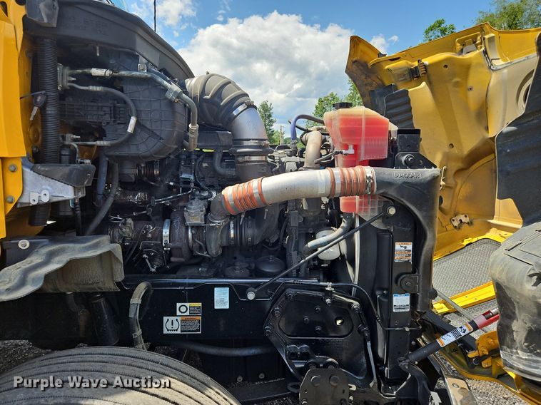 image for item OK9929 2019 Kenworth  T680 semi truck