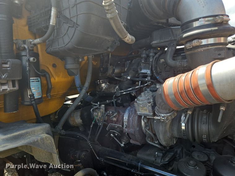 image for item OK9929 2019 Kenworth  T680 semi truck