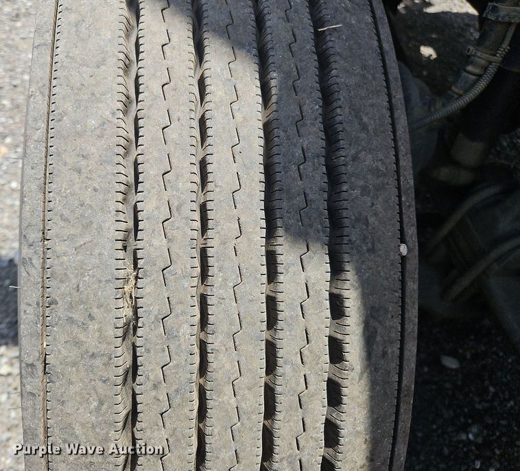 image for item OK9929 2019 Kenworth  T680 semi truck