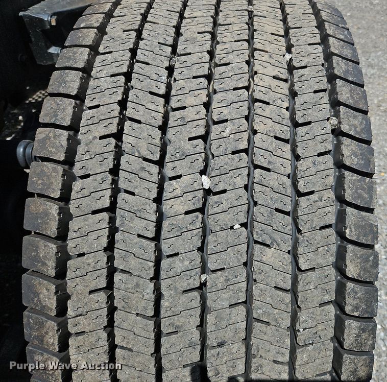 image for item OK9929 2019 Kenworth  T680 semi truck