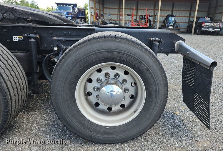 image for item OK9929 2019 Kenworth  T680 semi truck