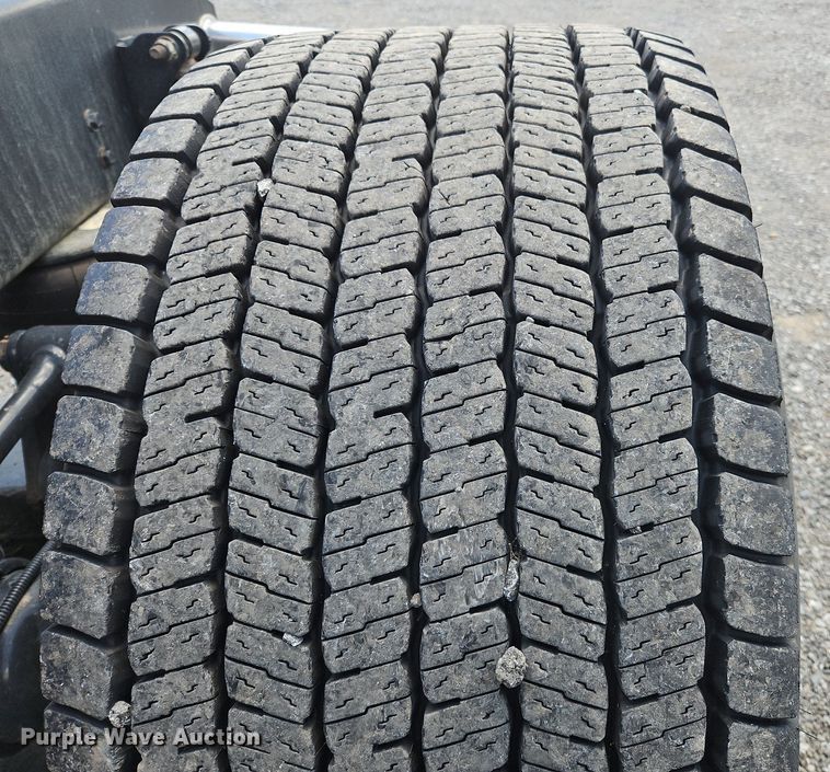 image for item OK9929 2019 Kenworth  T680 semi truck