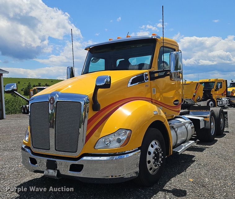 image for item OK9930 2020 Kenworth  T680 semi truck