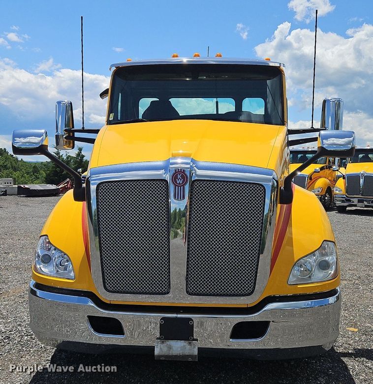image for item OK9930 2020 Kenworth  T680 semi truck