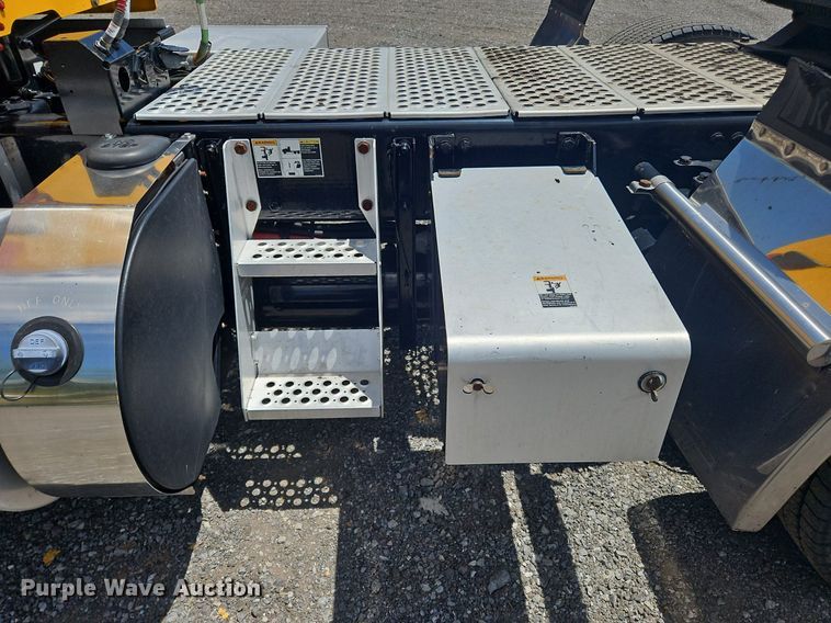 image for item OK9930 2020 Kenworth  T680 semi truck