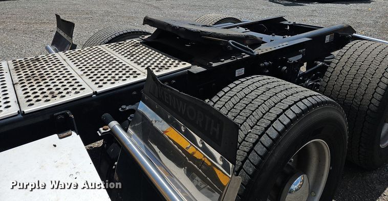 image for item OK9930 2020 Kenworth  T680 semi truck