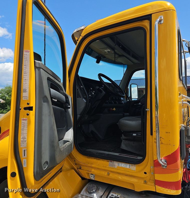 image for item OK9930 2020 Kenworth  T680 semi truck