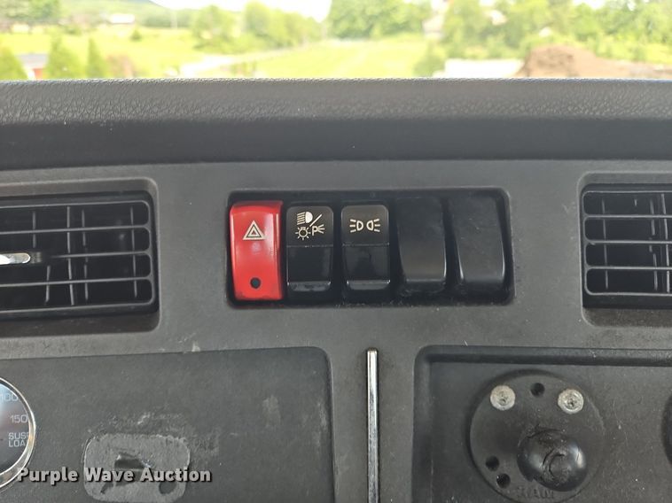 image for item OK9930 2020 Kenworth  T680 semi truck