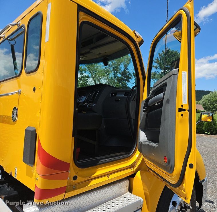 image for item OK9930 2020 Kenworth  T680 semi truck