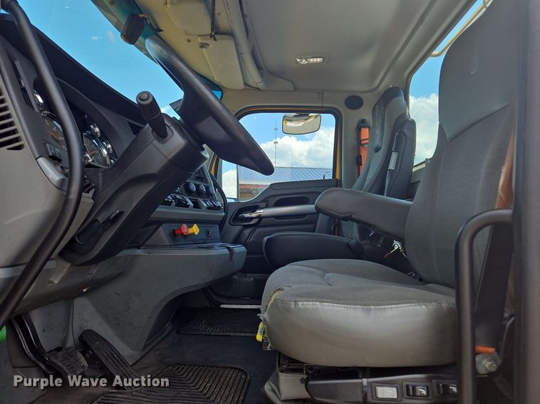 image for item OK9930 2020 Kenworth  T680 semi truck