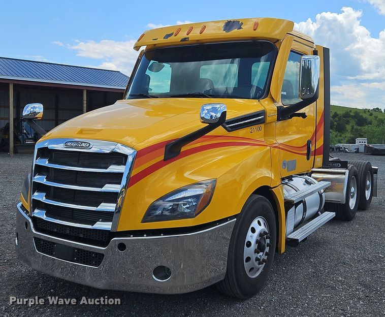 image for item OK9931 2021 Freightliner  Cascadia 126 semi truck