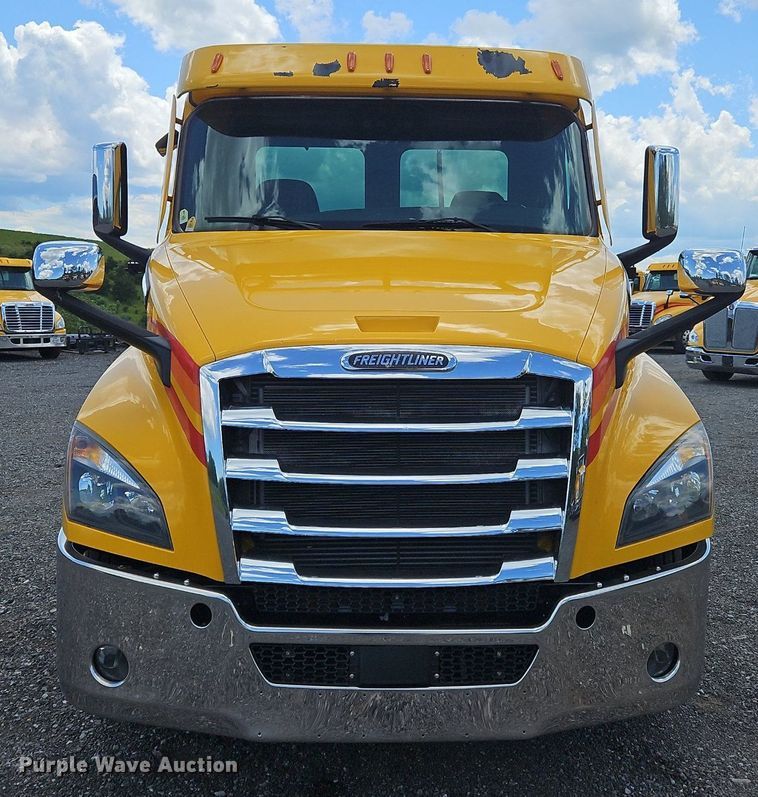 image for item OK9931 2021 Freightliner  Cascadia 126 semi truck