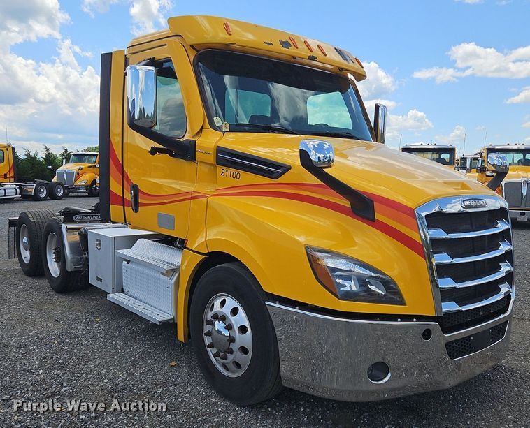 image for item OK9931 2021 Freightliner  Cascadia 126 semi truck