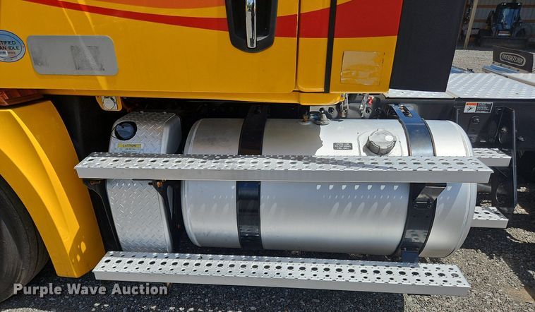 image for item OK9931 2021 Freightliner  Cascadia 126 semi truck